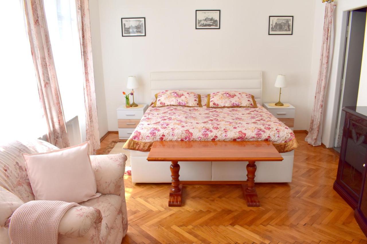 Old Town Konviktska - Bohemian Apartmán
